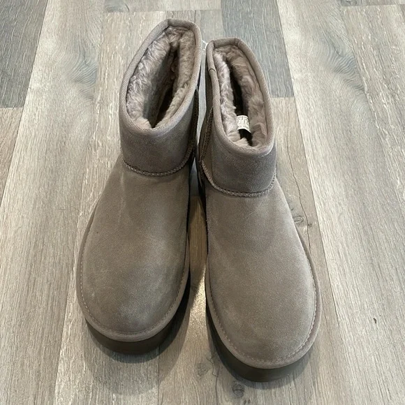 UGG WOMEN'S CLASSIC MINI PLATFORM BOOTS - Picture 6 of 16